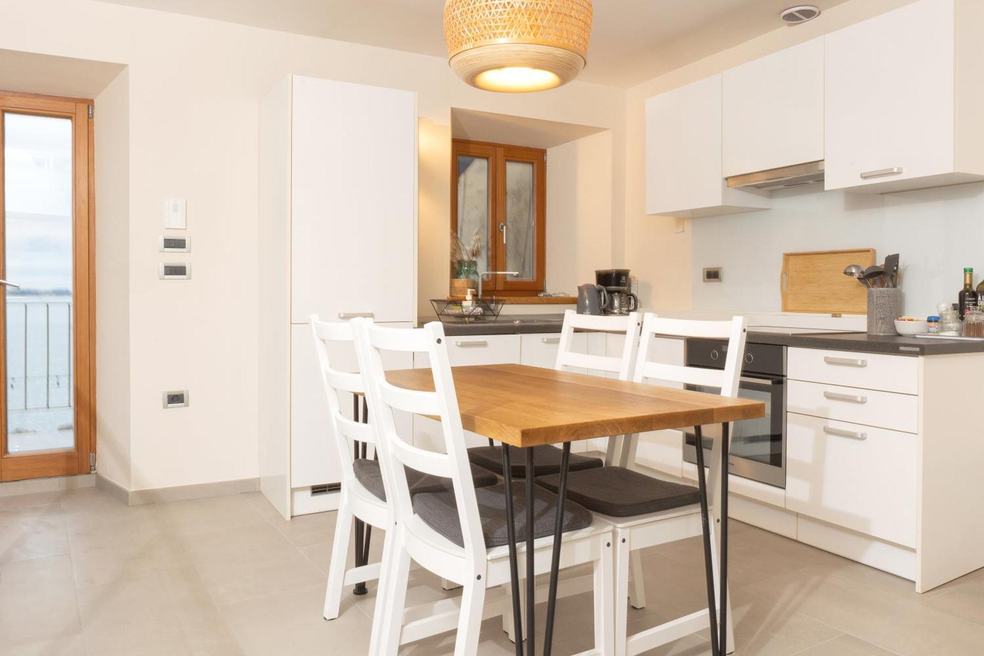 Seahouse Apartments ไพราน ภายนอก รูปภาพ
